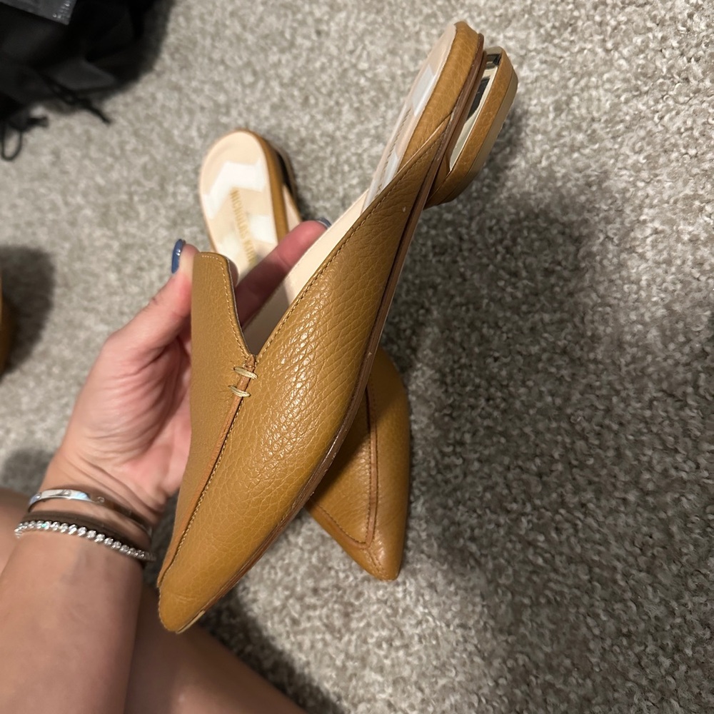 Madewell Tan Leather Flats Sleek Minimalist Design